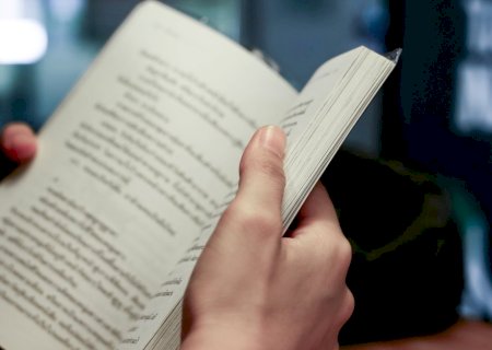 Dia Mundial do Livro: psicóloga da Cassems explica como a leitura pode contribuir com a saúde mental>