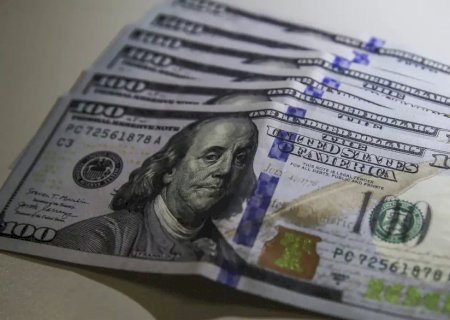 Dólar fecha em R$ 5,27 com tensões no Brasil e no exterior>