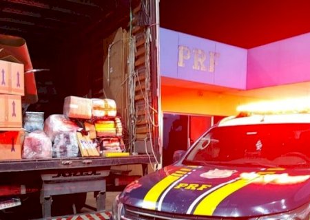 Toneladas de maconha escondidas em carga de móveis são apreendidas, em Água Clara