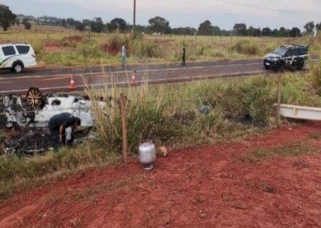 Motorista morre ao bater em poste e ter parte do corpo queimado na MS-488