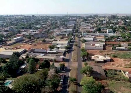 Homem morre ao bater carro em poste de alta tens&atilde;o e ter parte do corpo queimado em Itaquiraí