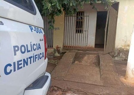 Marido de mulher encontrada morta em casa participa de reprodução simulada em Batayporã