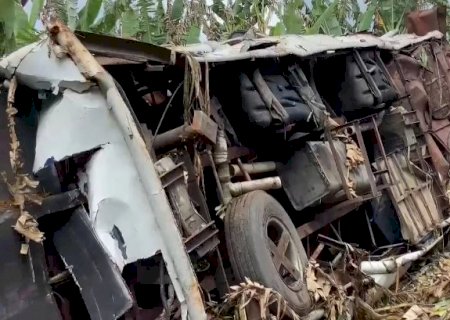 Três pessoas morrem após capotamento de trio elétrico em rodovia de Pernambuco