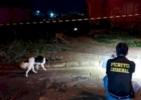 Rapaz é morto com cinco tiros em frente de casa em Dourados>