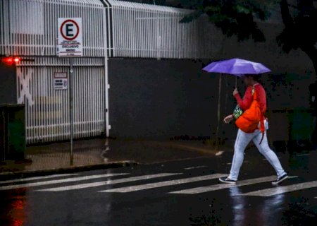 Semana começa com calorão, mas frente fria e chuva aliviam altas temperaturas no feriado em MS