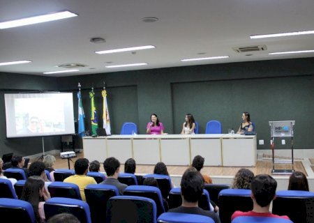 Palestra esclarece sobre prevenção dos cânceres de mama e colo do útero>