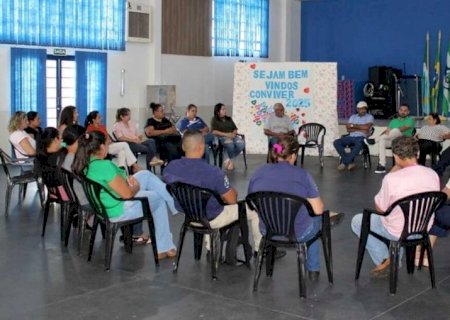 Durante encontro com equipe, prefeita anuncia atenção e investimento para ações sociais em Jateí