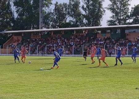 Ivinhema se garante na semi e empurra Naviraiense para degola