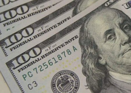 D&oacute;lar cai a R$ 5,63 com expectativa de al&iacute;vio tarif&aacute;rio nos EUA