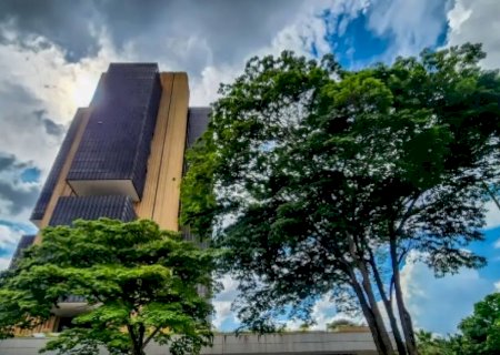 Juros médios cobrados pelos bancos chegam a 43,7% ao ano em fevereiro