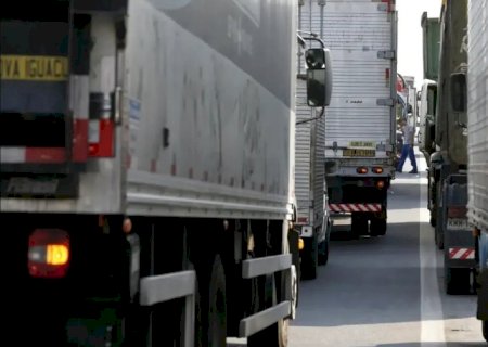 Fim da safra e crise internacional derrubam 26% do valor do frete em algumas rotas de MS em abril