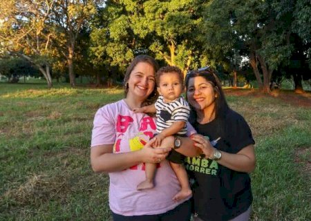 Após 4 anos de espera, casal realiza sonho da maternidade com adoção