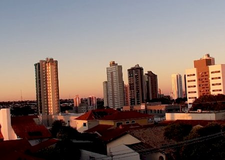 Tempo estável e temperaturas elevadas predominam até o fim de semana