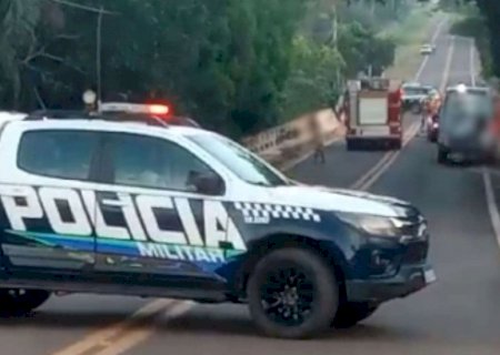 Resgate de adolescente em rio bloqueia trânsito na MS-080 em Rochedo