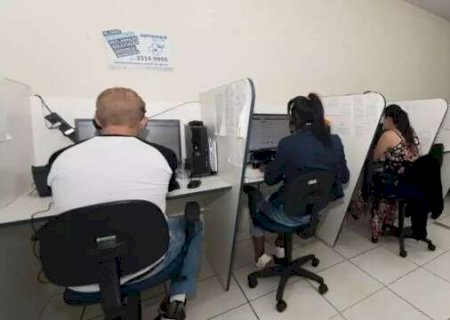 Prefeitura de Campo Grande abre 100 vagas para teleatendimento com sal&aacute;rio de R$ 1,7 mil