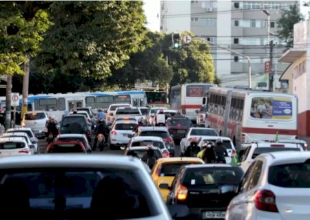 Prazo para licenciamento de ve&iacute;culos com placas 7 e 8 termina na sexta-feira