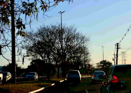 Domingo deve atingir altas temperaturas e umidade relativa do ar permanece baixa em MS