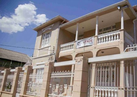 À venda por R$ 1,3 milhão, imóvel que pertenceu a Laucídio Coelho foi pensionato nos anos 80 em Campo Grande