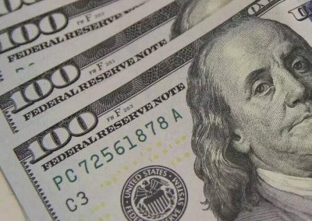 D&oacute;lar recua a R$ 5,39 e bolsa bate recorde hist&oacute;rico de 143 mil pontos