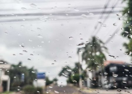 Domingo &eacute; de chuva, temperatura amena e alerta meteorol&oacute;gico em MS