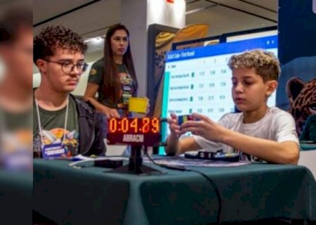 Campeonato de cubo mágico reúne 60 competidores neste final de semana em Campo Grande