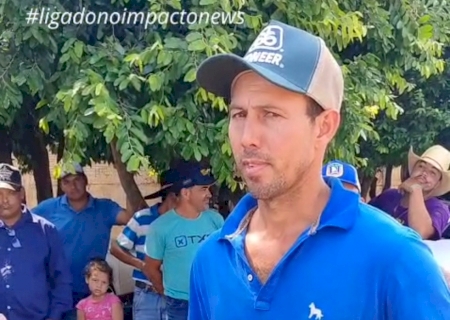 VÍDEO: Produtores de leite se reúnem em frente ao Laticínio Dica para cobrar pagamento de valores atrasados pela entrega do produto