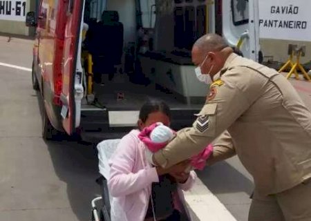 Beb&ecirc; nasce no cora&ccedil;&atilde;o do Pantanal: pai faz parto orientado por bombeiros