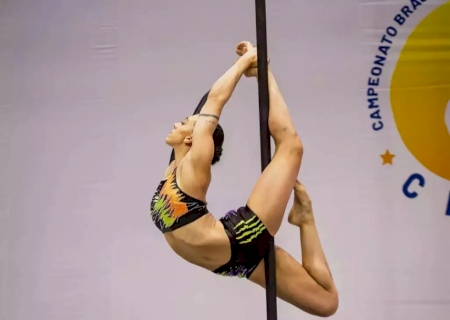Pole dance virou esporte, mas preconceito ainda fala mais alto
