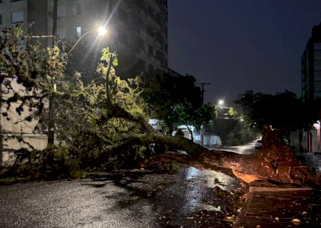 Casas destruídas e rodovias bloqueadas: ciclone causa estragos no RS