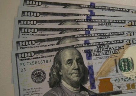 D&oacute;lar cai a R$ 5,31 em dia de cautela e expectativa por dados dos EUA