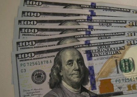 D&oacute;lar sobe 0,48% e fecha a R$ 5,57 com menor volume de neg&oacute;cios
