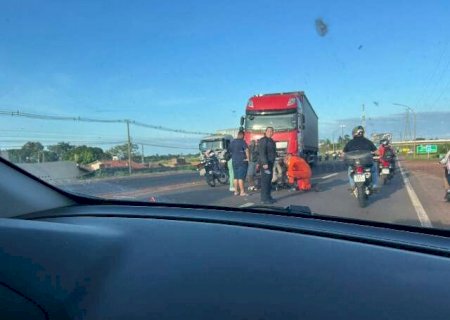 Acidentes em Campo Grande congestionam avenida na sa&iacute;da para Tr&ecirc;s Lagoas