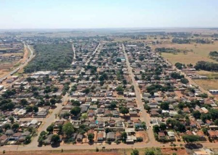 Homem &eacute; executado a tiros dentro de carro por dupla em motocicleta em Itaquiraí