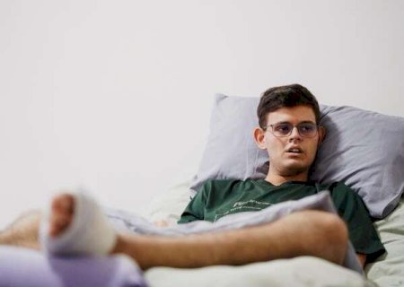 Uma semana após cirurgia experimental, jovem tetraplégico sente reações na perna