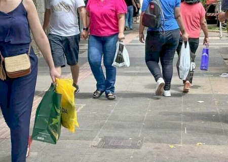 Fam&iacute;lias come&ccedil;am ano animadas para gastar, mostra pesquisa