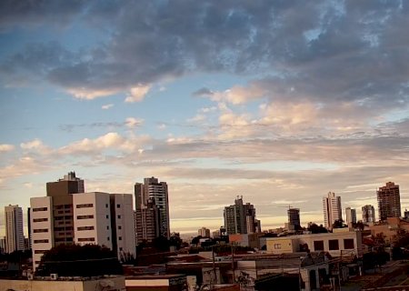 Calor, umidade e alerta para temporais marcam o início da semana em MS