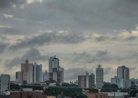Calor, abafamento e risco de chuva no fim do dia marcam a sexta-feira em MS