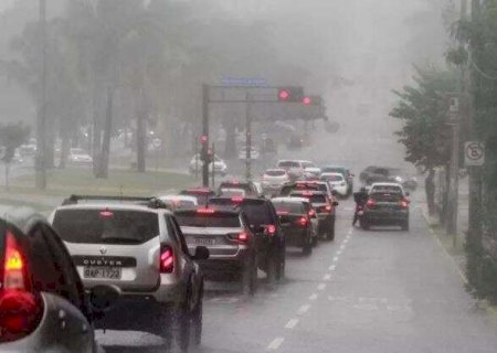 Frente fria traz chuva, ventos fortes e queda de temperatura em MS