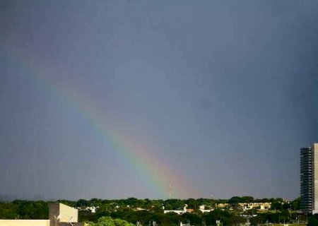 Previs&atilde;o indica chuva e risco de tempestades em MS neste domingo