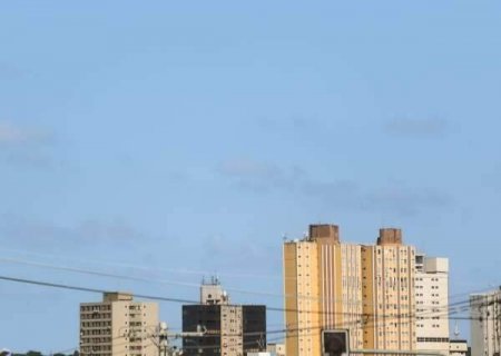 Dia come&ccedil;a fresco, calor aumenta e leste de MS entra em alerta de chuva forte