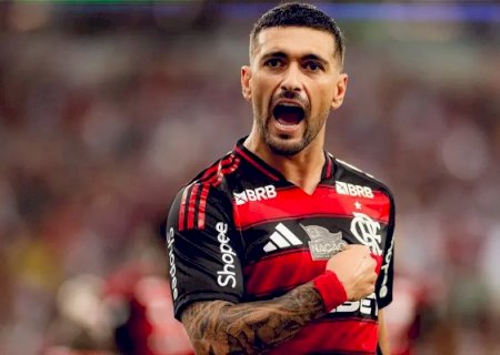 Arrascaeta supera Messi e recebe pr&ecirc;mio de melhor jogador da Am&eacute;rica