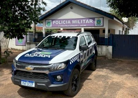 Homem é preso pela PM após agredir companheira com golpes de facão em Juti