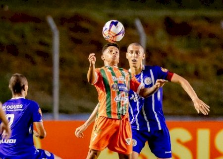 Naviraiense sofre dois gols e estreia com derrota na Copinha 2026