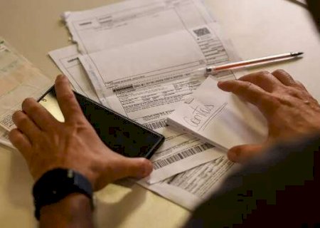 Salário mínimo de R$ 1.621 começa a ser pago hoje