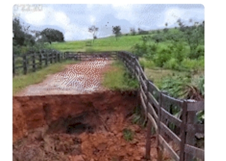 Costa Rica: Chuva de 150 mm em 3 horas danifica ponte e derruba outra na zona rural