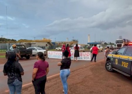 AGORA: Populares bloqueiam trecho da BR-163 em Dourados e pedem segurança no local