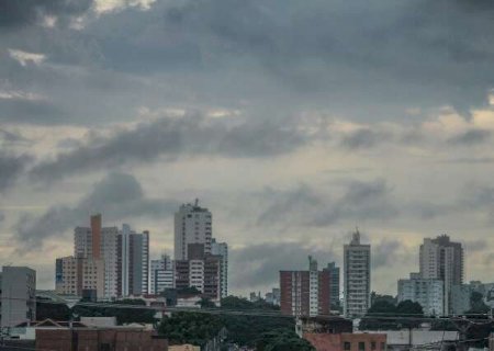 Frente fria avan&ccedil;a e dia pode ser com chuva e ventos fortes em MS