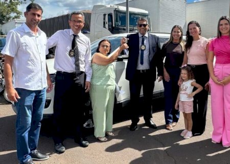 Prefeitura celebra parceria com Receita Federal com doação de veículo e pneus para a frota em Jateí