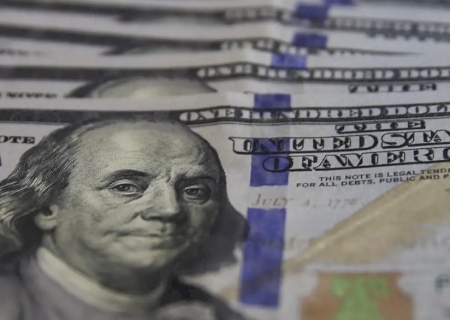 Dólar sobe e fecha cotado a R$ 5,19; Ibovespa cai