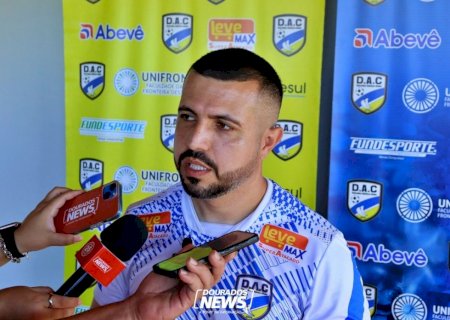 Na zona de rebaixamento, DAC anuncia saídas de técnico e diretor